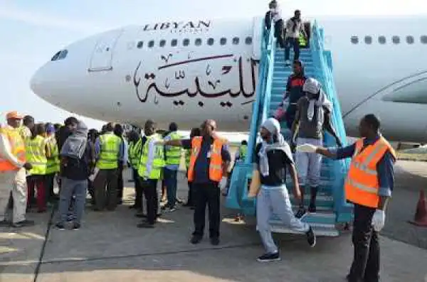 Photos Of Nigerians Who Returned From Libya Yesterday... See What Happened